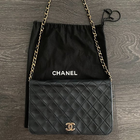 AUTHENTIC VINTAGE CHANEL FULL FLAP QUILTED CROSSBODY BAG - Picture 2 of 11
